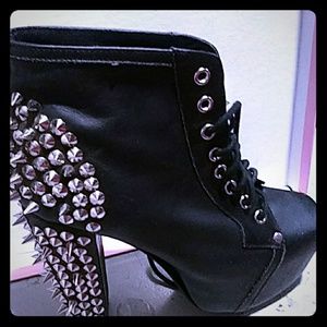Jeffrey Campbell's shoe high hills